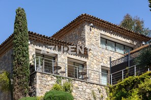 Esterni