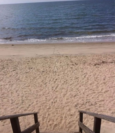 Charming condo efficiency in peaceful Dennisport with WiFi, AC