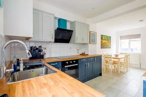 Luxury 4 bed city house near river - sleeps 10