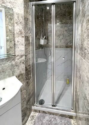 Hair dryer, towels - Spacious City House Near River - Walk to Centre (Cambridge)