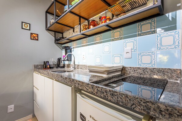 Fridge, microwave, stovetop, electric kettle