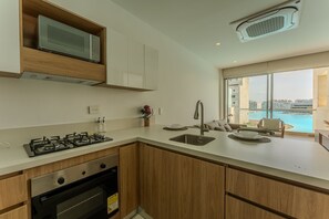 Microwave, oven, dishwasher, coffee/tea maker