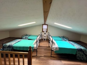2 多间卧室、免费 WiFi、床单