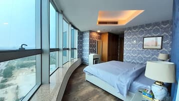 2 bedrooms, iron/ironing board, WiFi