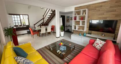 Geo Houses - 3 Bedroom House with Pool in Ipitanga