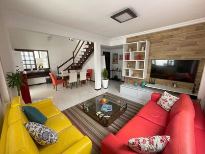 Geo Houses - 3 Bedroom House with Pool in Ipitanga