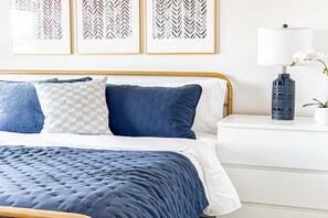 6 habitaciones, escritorio y tabla de planchar con plancha 