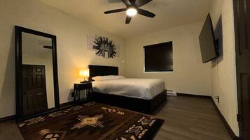 1 Schlafzimmer, BĂŒgeleisen/BĂŒgelbrett, WLAN, BettwĂ€sche