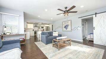 Smart-tv, dvd-afspiller, bøger