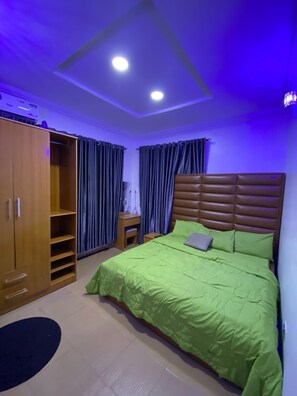 3 chambres, fer et planche à repasser, Wi-Fi, draps fournis