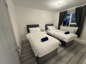 2 bedrooms, desk, iron/ironing board, WiFi