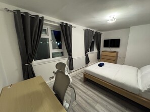 2 bedrooms, desk, iron/ironing board, WiFi