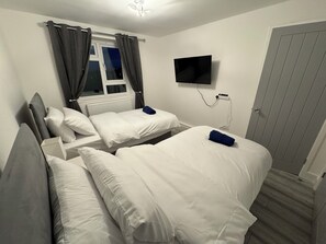 2 quartos, escrivaninha, ferros/tábuas de passar roupa, Wi-Fi