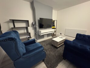 Smart TV, video games - Stylish 2-Bed Maisonette in Forest Hill | Balcony & Workspace (London)