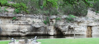 Cosy 1-bedroom cottage with spring-fed creek and spectacular views
