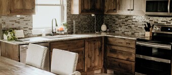Cosy 1-bedroom cottage with spring-fed creek and spectacular views