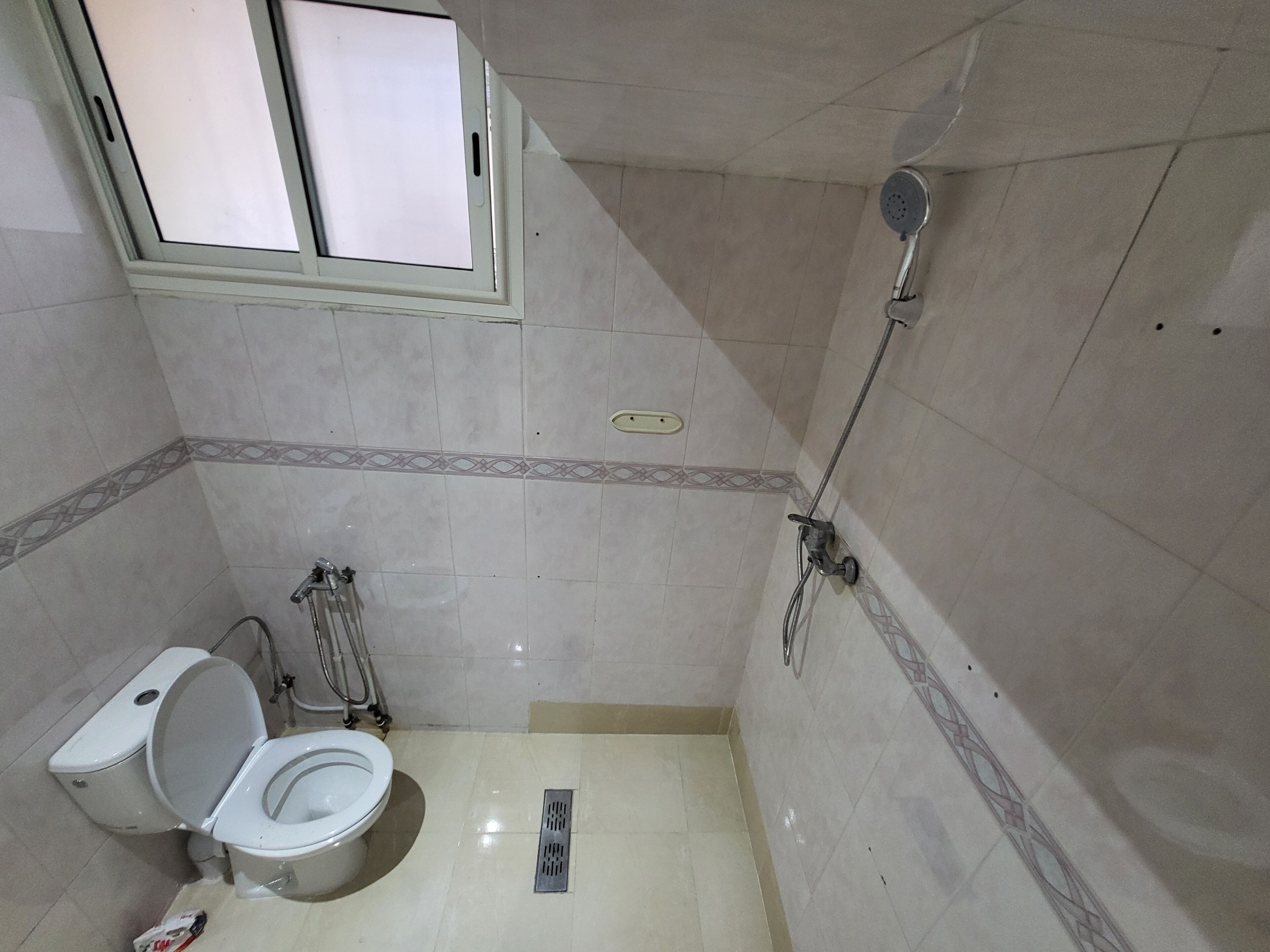 Toallas, jabón, papel de baño 