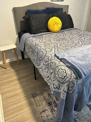 1 chambre, fer et planche à repasser, Wi-Fi, draps fournis