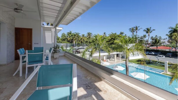 Outdoor dining - Charming 2-bedroom condo in tranquil Las Terrenas with AC (Las Terrenas)