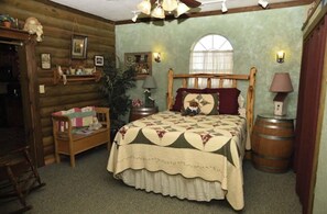 2 bedrooms, iron/ironing board, WiFi, bed sheets - Historic Cabin +Working Sheep Ranch (Fredericksburg)