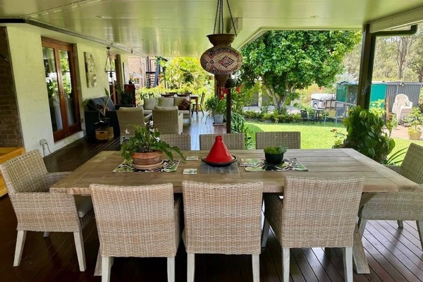 Enjoy family BBQs in this fabulous entertainers delight.