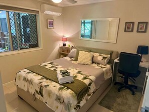 4 bedrooms, iron/ironing board, WiFi, bed sheets