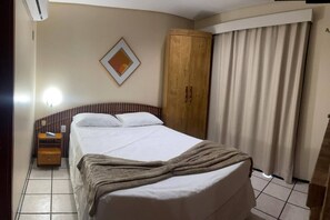 1 slaapkamer, een strijkplank/strijkijzer, wifi