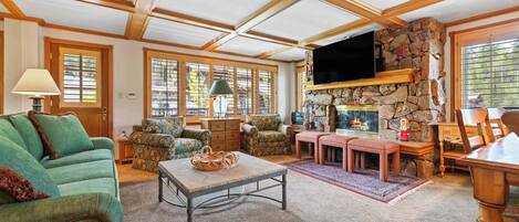 Televisión, chimenea