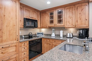 Coffee/tea maker, fridge, microwave, oven