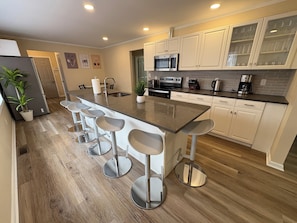 KĂŒhlschrank, Mikrowelle, Ofen, Herdplatte