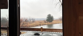 Rustic Retreat - Quiet Cabin on Scenic Countryside