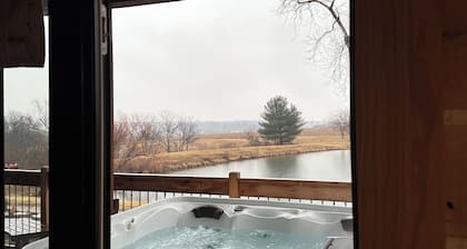 Rustic Retreat - Quiet Cabin on Scenic Countryside