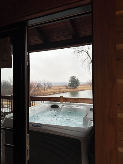 Rustic Retreat - Quiet Cabin on Scenic Countryside