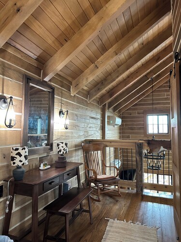 Rustic Retreat - Quiet Cabin on Scenic Countryside