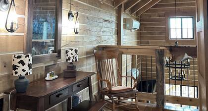 Rustic Retreat - Quiet Cabin on Scenic Countryside