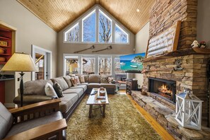 Smart TV, fireplace, ping pong