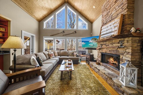 Traditional Cabin with Lots of Space