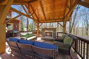 Property grounds - Traditional Cabin with Lots of Space (Beech Mountain)