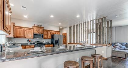 Sleepy Canyon Inn Pet Friendly | Hot Tub Nights, Arcade Battles & Ultimate Family Fun