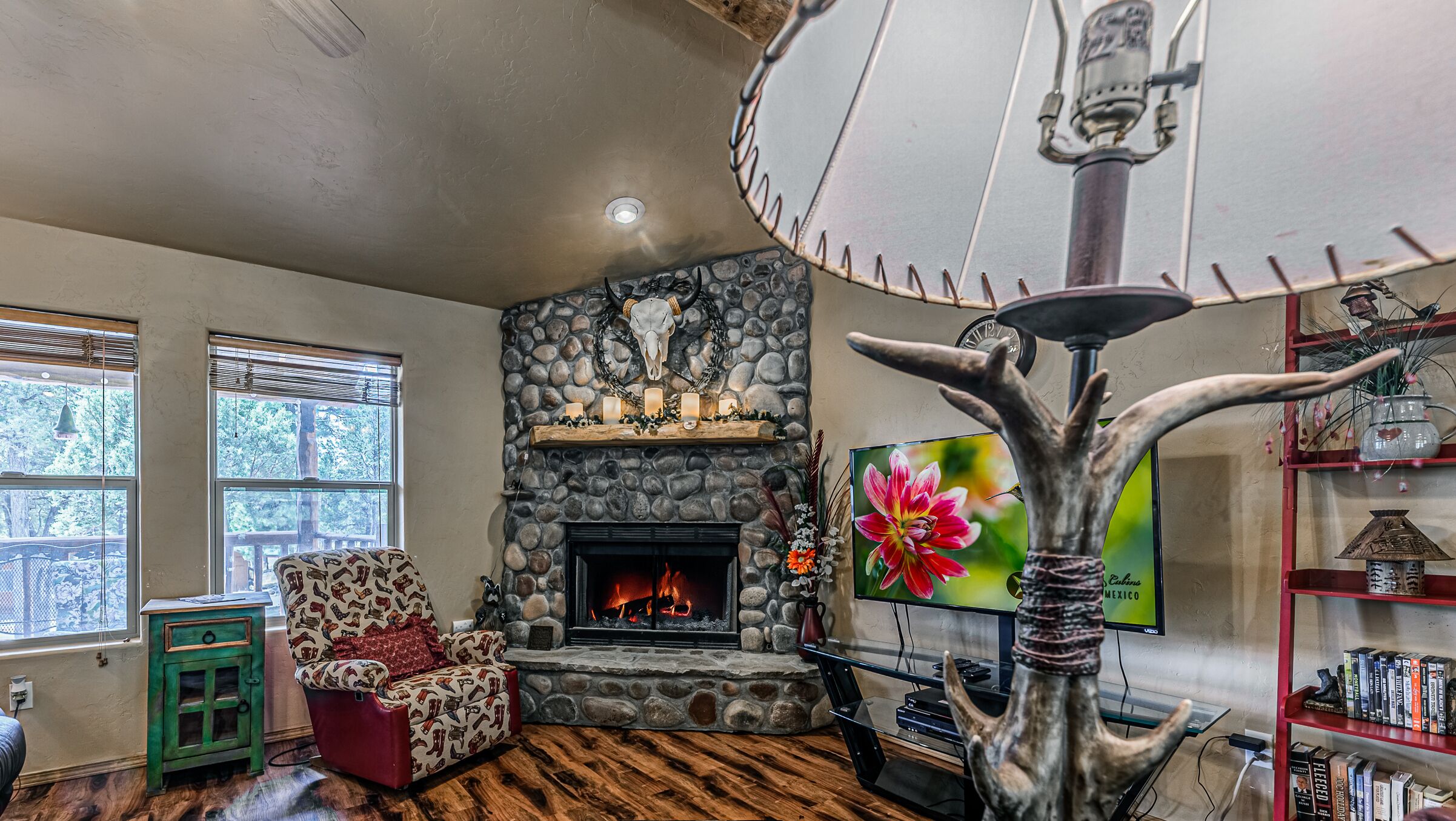 Smart-tv en een open haard