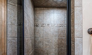 Douche, serviettes fournies