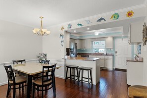 Dining - B101  Perfect ocean view condo just off Flagler Ave! (New Smyrna Beach)