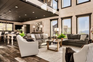 TV connectée, cheminée, espaces bureaux