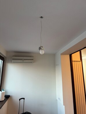 Interior - Third floor apartment with a shared backyard (Monroe)