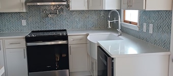 Spacious 4-bedroom house in charming Manahawkin right next to LBI with WiFi, AC