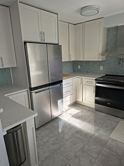 Spacious 4-bedroom house in charming Manahawkin right next to LBI with WiFi, AC