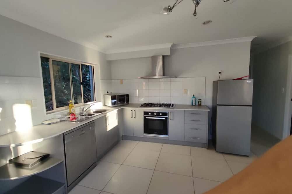 5 Bedroom House at 82A Richardson Road