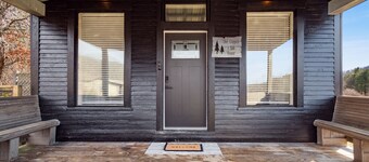 The Copper & Oak House + Hot Tub l Fire Pit