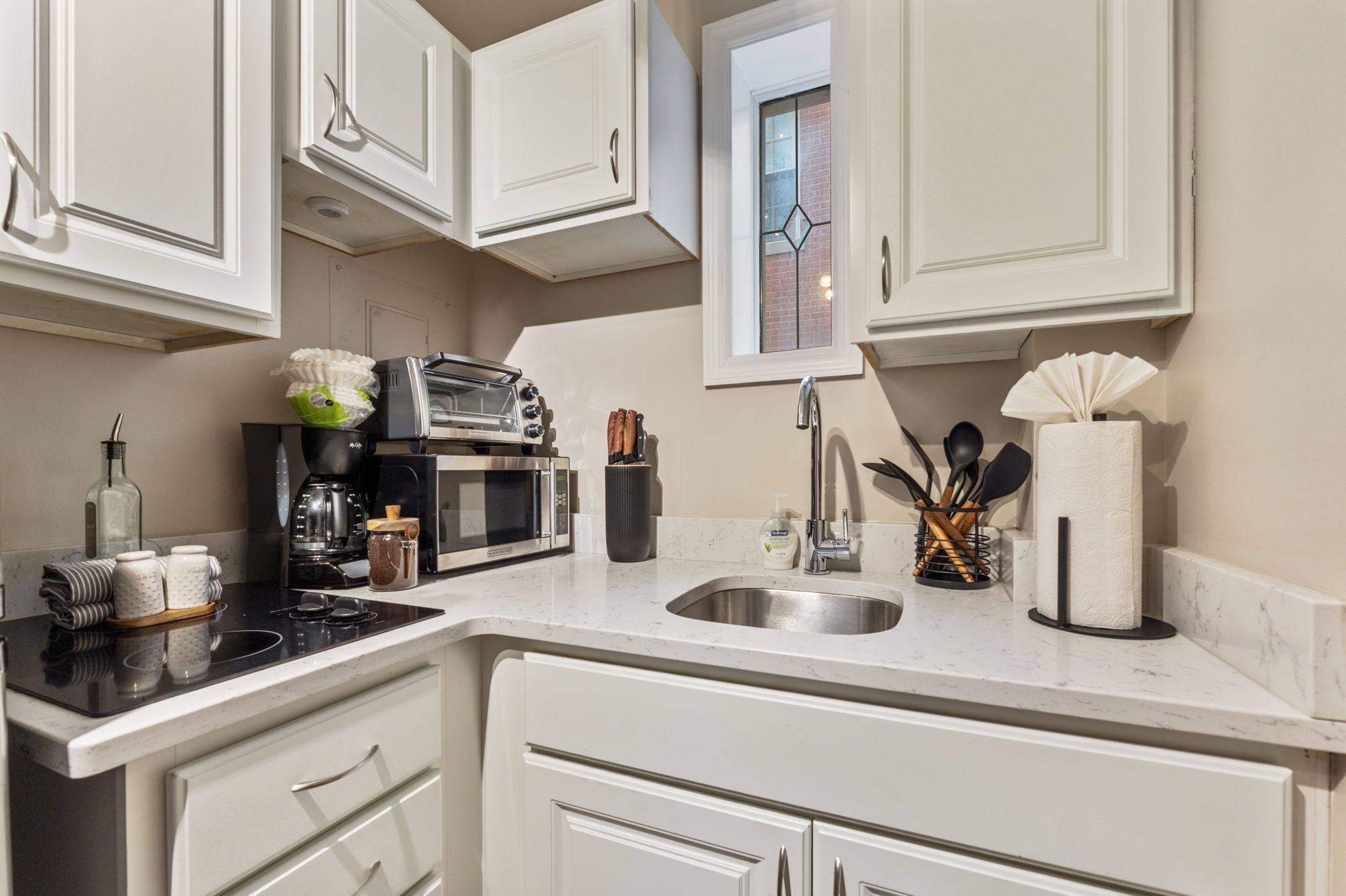 雪櫃、微波爐、咖啡機/沖茶器、廚房用具/餐具/器皿