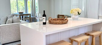 Sunset Cottage with Dockage!